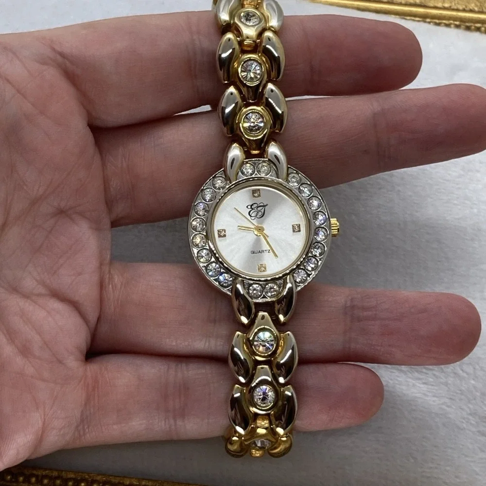 Elizabeth Taylor Watch White Diamond Pave Rhinestone Gold Tone Needs‎ Batt. Luxe